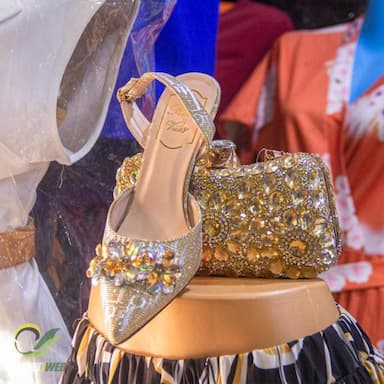 Classy Gold Hill & Purse Set