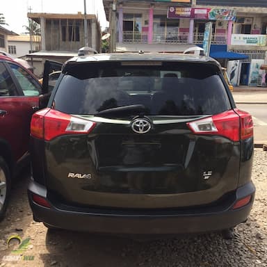 Toyota RAV4 (Army Green)