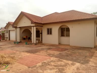 4 bedroom house for rent at Aboaso.