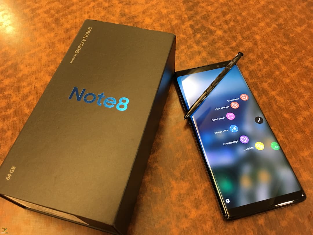 Samsung Note 8 (in box)